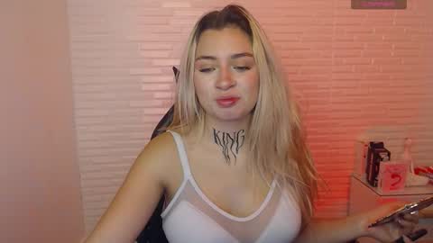 Snapshot of tamara_velezz chatting on February 25, 9:13 pm Tamara online show from February 25, 9:13 pm