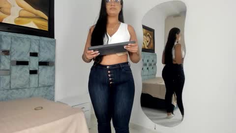 Snapshot of tamaraa_lov chatting on October 16, 12:17 pm tamaraa online show from October 16, 12:17 pm