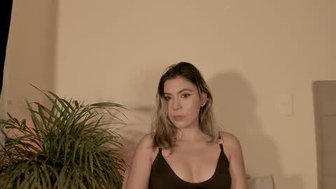 Snapshot of tamarathompsonn chatting on April 21, 2:51 am Tamara. online show from April 21, 2:51 am