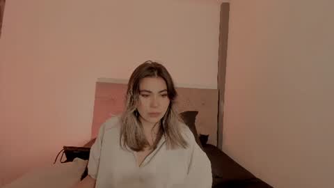 Snapshot of tamarathompsonn chatting on July 19, 12:03 am Tamara. online show from July 19, 12:03 am
