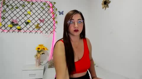 TamiDesire online show from April 19, 8:00 pm