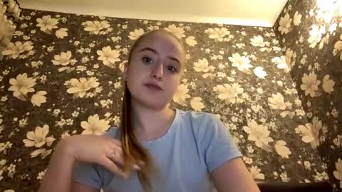 Snapshot of tamiecaimi chatting on May 20, 6:03 pm Karina online show from May 20, 6:03 pm