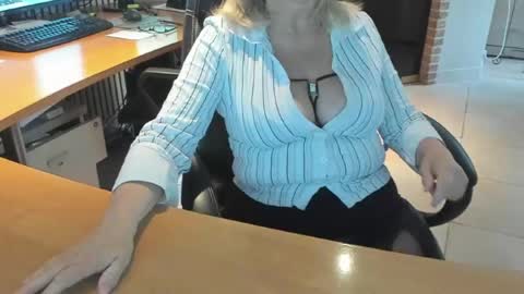 Snapshot of tammy4camfun chatting on May 4, 8:21 am Tammy online show from May 4, 8:21 am