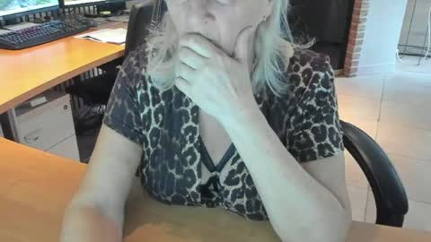 Snapshot of tammy4camfun chatting on June 4, 7:36 am Tammy online show from June 4, 7:36 am