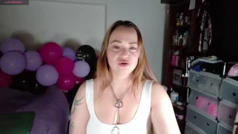 Snapshot of tammy_parker chatting on June 13, 9:18 am Tammy Parker online show from June 13, 9:18 am