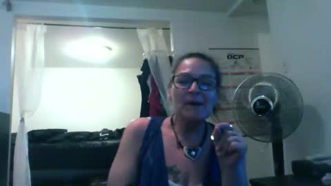 Snapshot of tanahslips chatting on October 25, 8:58 pm Tanah online show from October 25, 8:58 pm