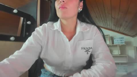 tania online show from January 31, 8:43 pm