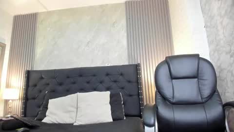 Snapshot of tanisha__lux chatting on December 2, 7:31 pm Tanisha online show from December 2, 7:31 pm