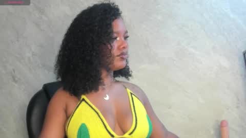 Snapshot of tanisha__lux chatting on December 14, 1:38 pm Tanisha online show from December 14, 1:38 pm