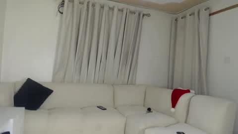 tania online show from December 15, 11:09 pm