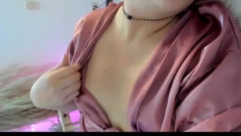 tara__ online show from December 3, 4:27 pm