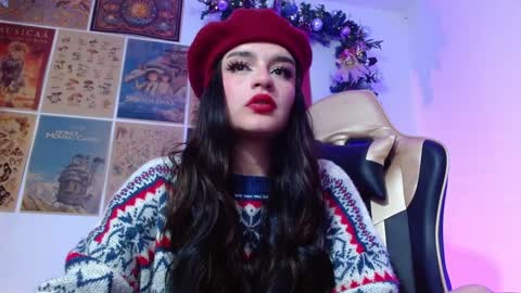 Snapshot of tara_hs chatting on December 9, 6:35 pm online show from December 9, 6:35 pm