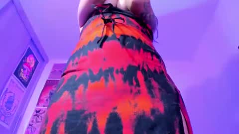 Snapshot of tara_hs chatting on January 6, 2:25 pm online show from January 6, 2:25 pm