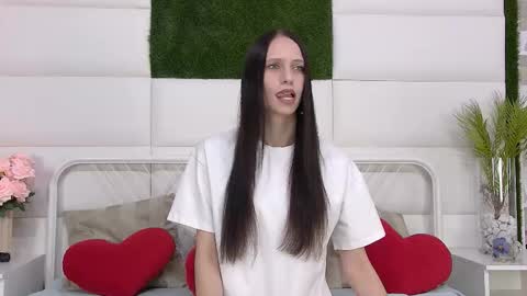 taraharriss online show from October 9, 9:18 am