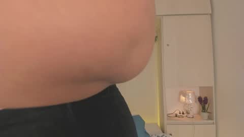  T A R A  online show from February 25, 4:22 am