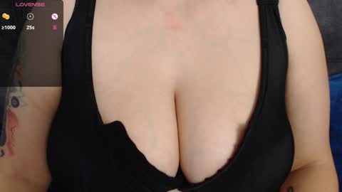 tarrant_ online show from January 7, 1:35 pm