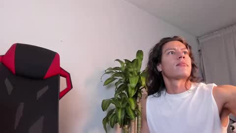 Snapshot of tarzanylobo chatting on January 8, 8:16 am Tarzan online show from January 8, 8:16 am