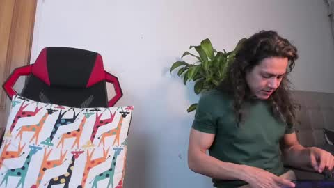 Snapshot of tarzanylobo chatting on January 11, 5:20 am Tarzan online show from January 11, 5:20 am