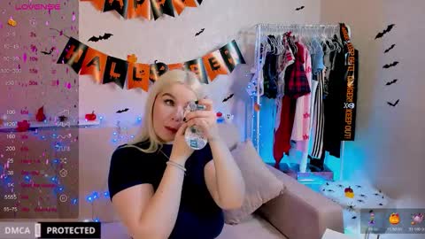 Snapshot of tasty__booty chatting on November 2, 1:52 am Ann online show from November 2, 1:52 am