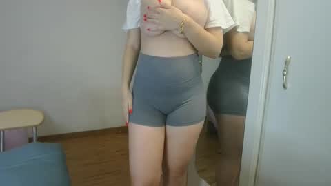 Snapshot of tateisblonde chatting on March 26, 2:50 am tateisblonde online show from March 26, 2:50 am