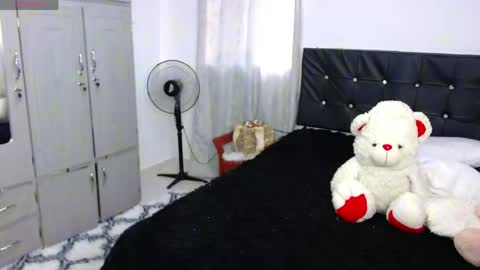 Snapshot of tatiana_montiel chatting on April 15, 6:59 pm Tatiana online show from April 15, 6:59 pm