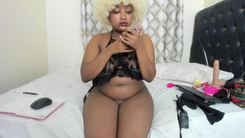 Snapshot of tatiana_storm chatting on February 15, 1:46 am tatiana_storm online show from February 15, 1:46 am