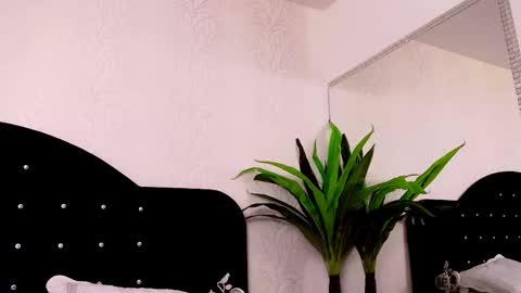 Snapshot of tatiananova chatting on February 21, 5:41 am Tatiana Nova online show from February 21, 5:41 am