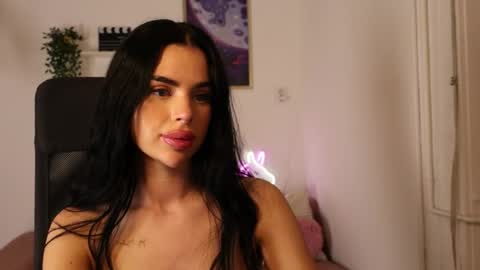 Snapshot of tatianaxoxo1 chatting on May 19, 6:03 pm Tatiana online show from May 19, 6:03 pm
