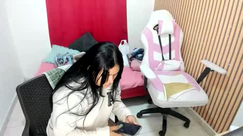 tatihot_6969 online show from May 7, 2:50 am