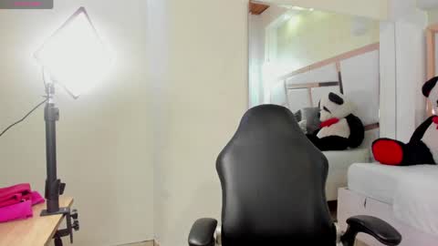 Snapshot of tatikanyx chatting on June 5, 11:49 am tatikanyx online show from June 5, 11:49 am