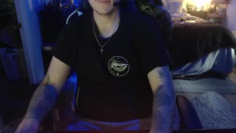 tattedhubs5 online show from October 25, 8:14 pm