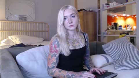 tattoobbgirl online show from February 7, 8:42 pm