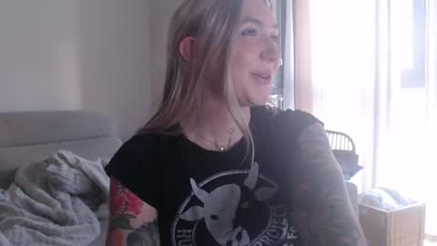tattoobbgirl online show from November 28, 3:25 pm