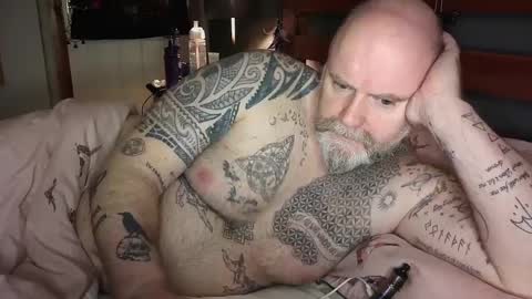 Tattooeddilf 01 online show from December 25, 10:48 pm