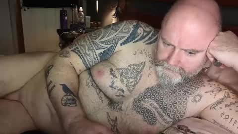 Tattooeddilf 01 online show from December 29, 1:56 am