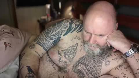 Tattooeddilf 01 online show from January 20, 10:59 pm