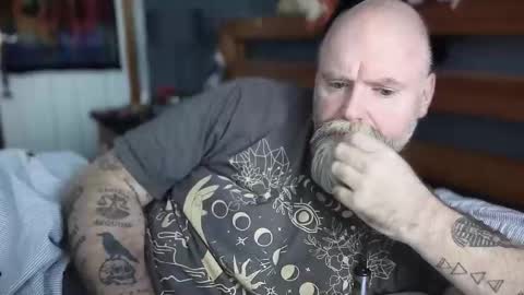 Tattooeddilf 01 online show from September 29, 9:58 am