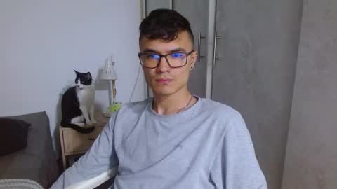 Snapshot of taurus4k chatting on December 7, 11:23 pm taurus4k online show from December 7, 11:23 pm