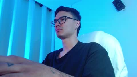 Snapshot of taurus4k chatting on November 18, 3:34 am taurus4k online show from November 18, 3:34 am