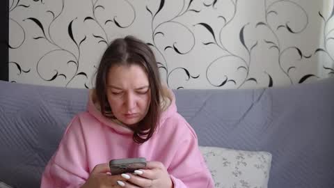 Snapshot of taxxxu chatting on February 9, 7:45 am Diana online show from February 9, 7:45 am