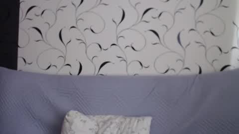 Snapshot of taxxxu chatting on February 13, 7:37 am Diana online show from February 13, 7:37 am