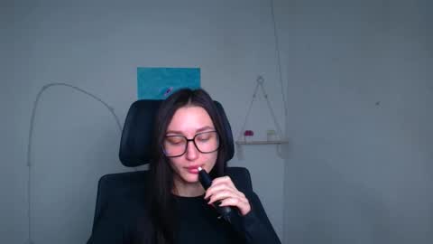 Snapshot of tayavibe chatting on February 3, 6:40 am Taya online show from February 3, 6:40 am