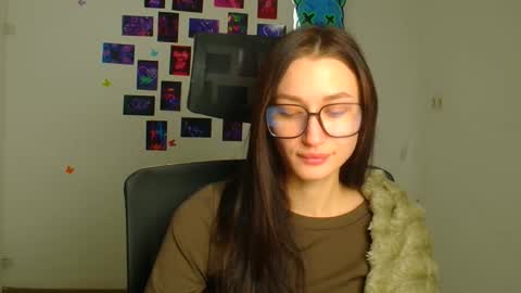 Snapshot of tayavibe chatting on February 4, 6:52 am Taya online show from February 4, 6:52 am