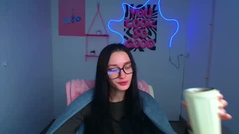 Snapshot of tayavibe chatting on February 18, 6:20 am Taya online show from February 18, 6:20 am