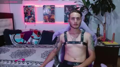 Snapshot of tayler_v2 chatting on February 18, 1:54 am TAYLER online show from February 18, 1:54 am