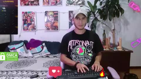 Snapshot of tayler_v2 chatting on February 19, 1:40 am TAYLER online show from February 19, 1:40 am