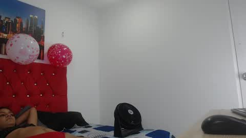 Snapshot of taylor_ass chatting on February 14, 10:07 am Taylor online show from February 14, 10:07 am