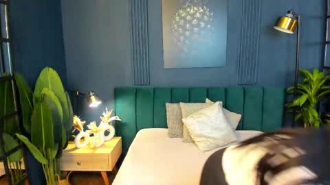 Snapshot of taylor_bennet chatting on February 10, 6:35 pm Taylor Bennet online show from February 10, 6:35 pm