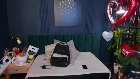 Snapshot of taylor_bennet chatting on February 19, 12:11 pm Taylor Bennet online show from February 19, 12:11 pm