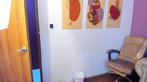 Snapshot of taylor_bennet chatting on October 6, 12:13 pm Taylor Bennet online show from October 6, 12:13 pm